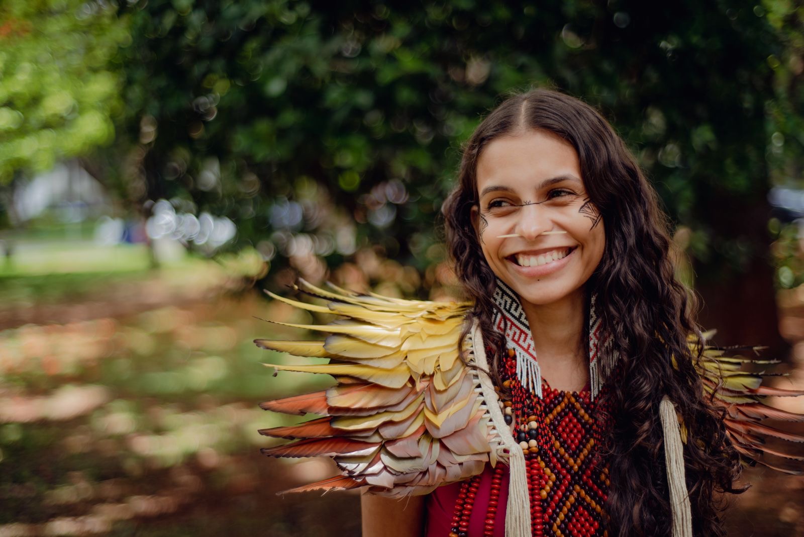 Alice Pataxó leva representação indígena ao palco principal do Coachella 2025