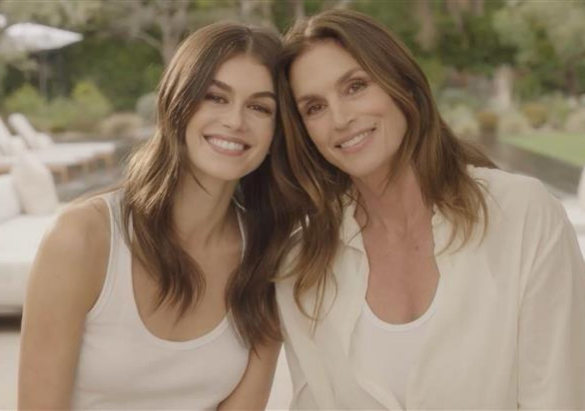 Zara estreia streaming no Brasil com Cindy Crawford e Kaia Gerber em edição especial de verão