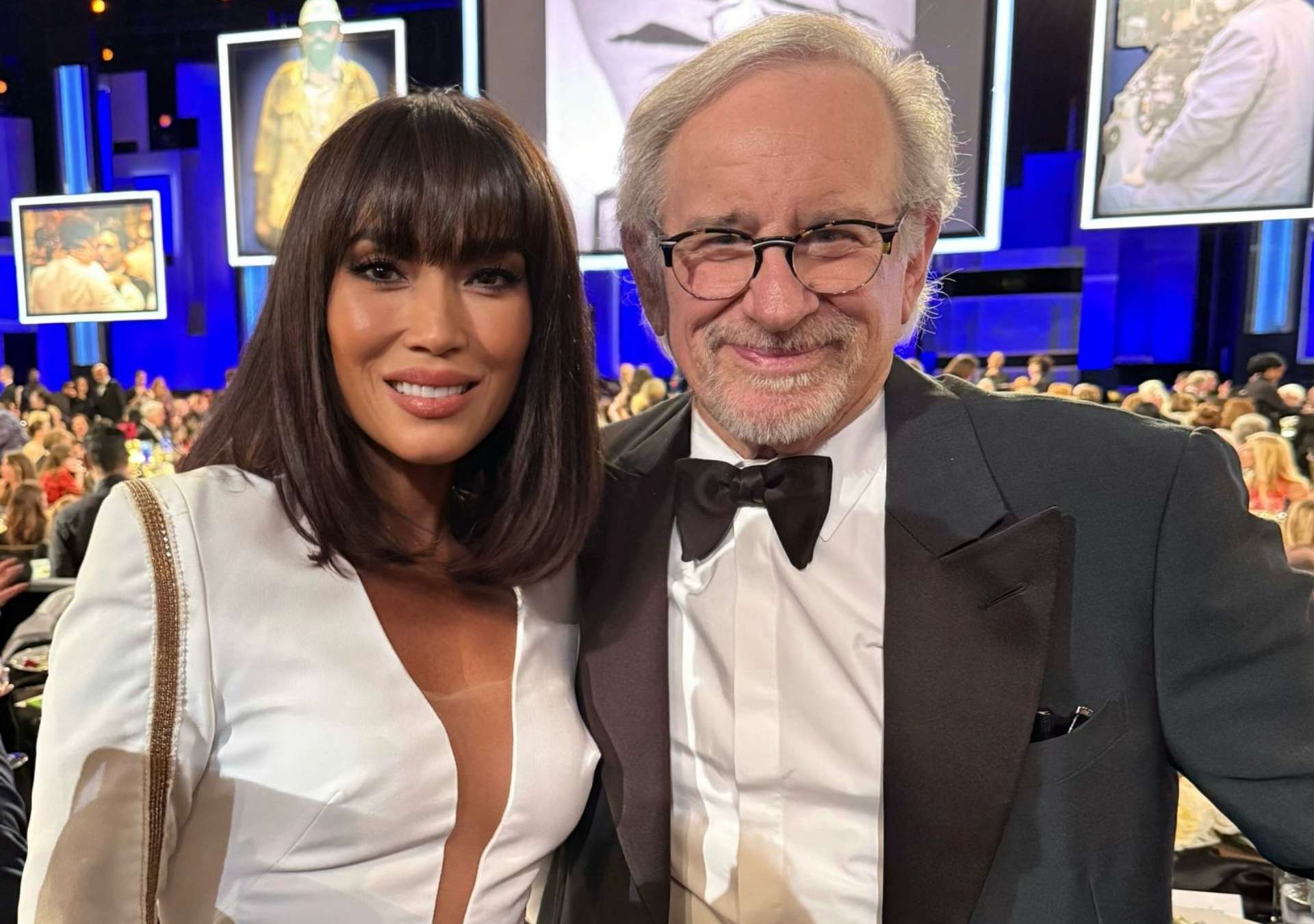 Danni Suzuki representa o Brasil no AFI Life Achievement Award e posa ao lado de Spielberg, Freeman e Jack Black