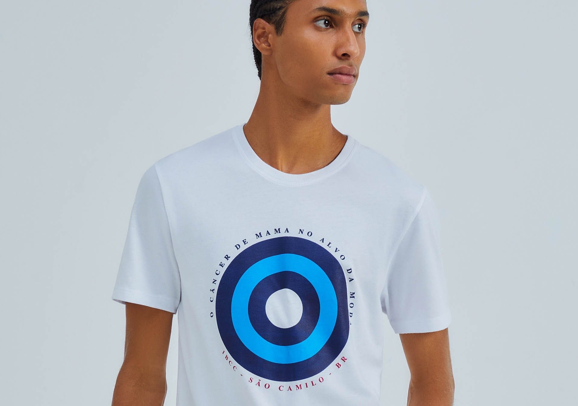 Hering celebra 30 anos de parceria com o IBCC Oncologia na campanha “O Câncer de Mama no Alvo da Moda”