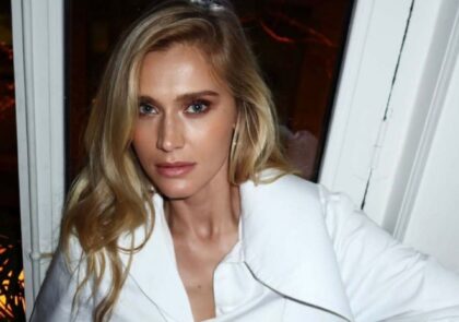Celina Locks veste Camisa Sands de LINI - Foto: Divulgação