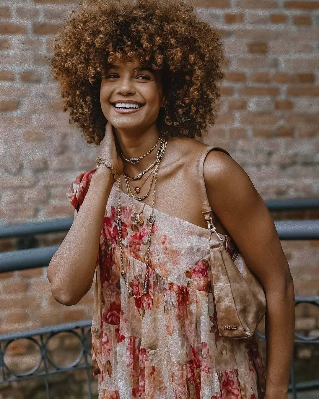 Barbará Reis usa Agilità_ Foto Reprodução IG agilitabrasil