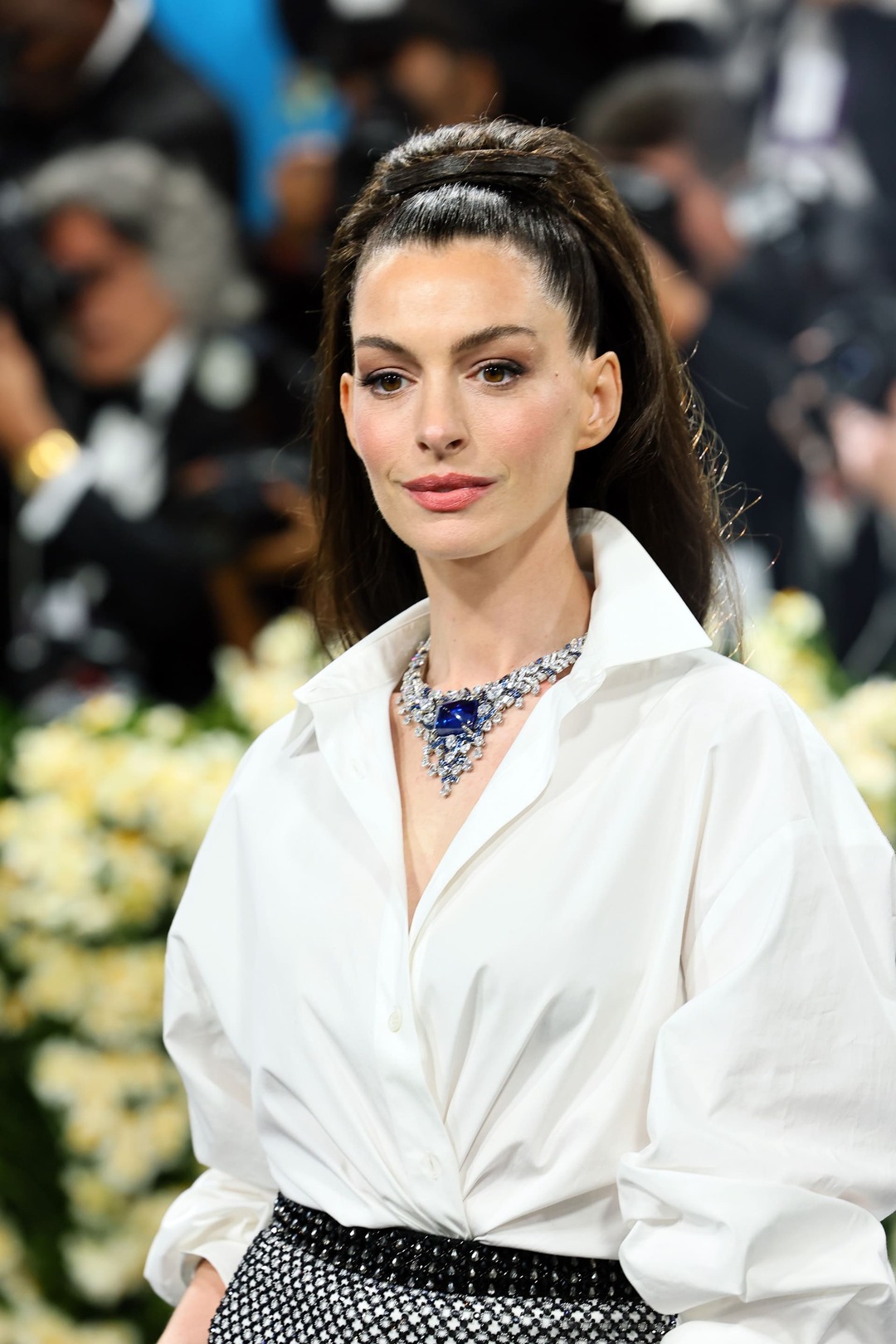 NEW YORK, NEW YORK - MAY 05: Anne Hathaway attends the 2025 Met Gala Celebrating "Superfine: Tailoring Black Style" at Metropolitan Museum of Art on May 05, 2025 in New York City. (Foto: Theo Wargo/FilmMagic)