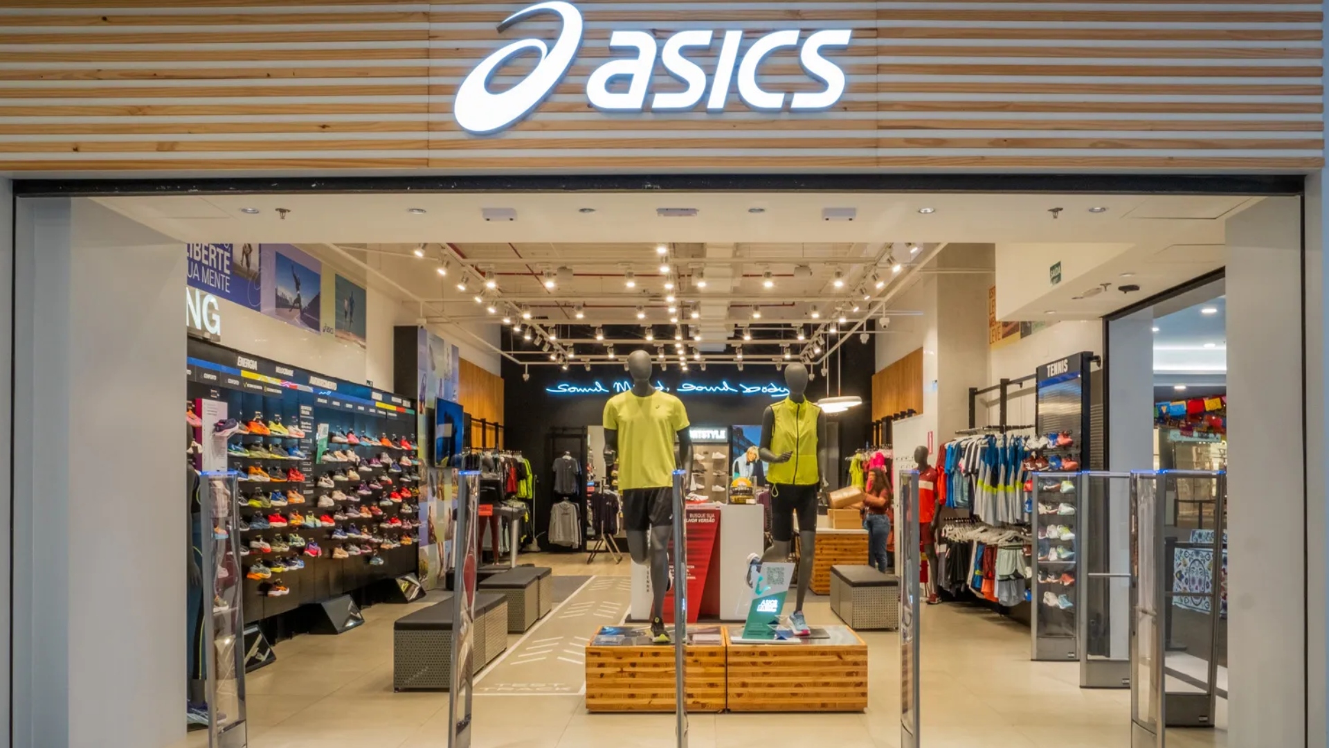 Asics anuncia entrada no sistema de franquias no Brasil e primeira unidade será em Curitiba