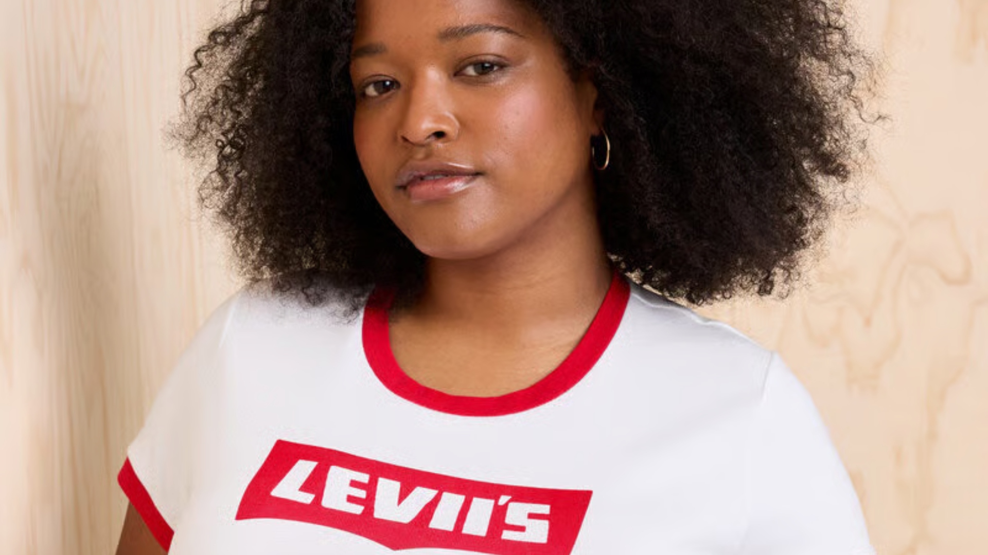 Levi’s lança camisetas limitadas de nova collab com Beyoncé, parte do projeto ‘Reiimagine’