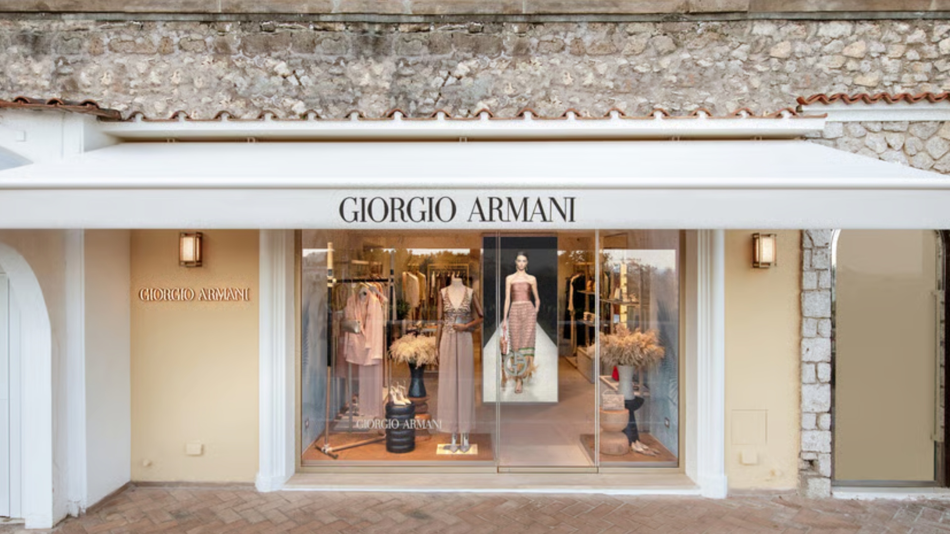Grupo Giorgio Armani abre nova boutique na famosa ilha de Capri em avenida histórica