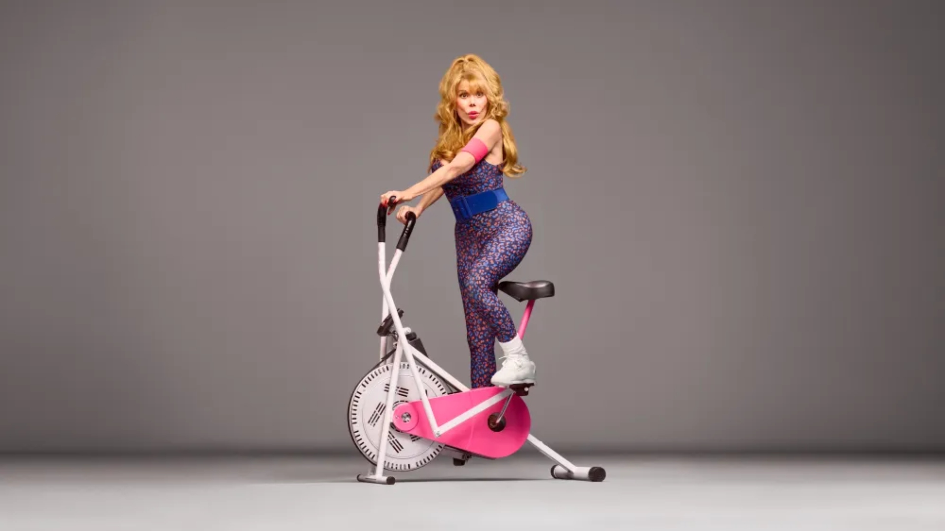 Celebridades estrelam a mais nova campanha de moda esportiva da Old Navy