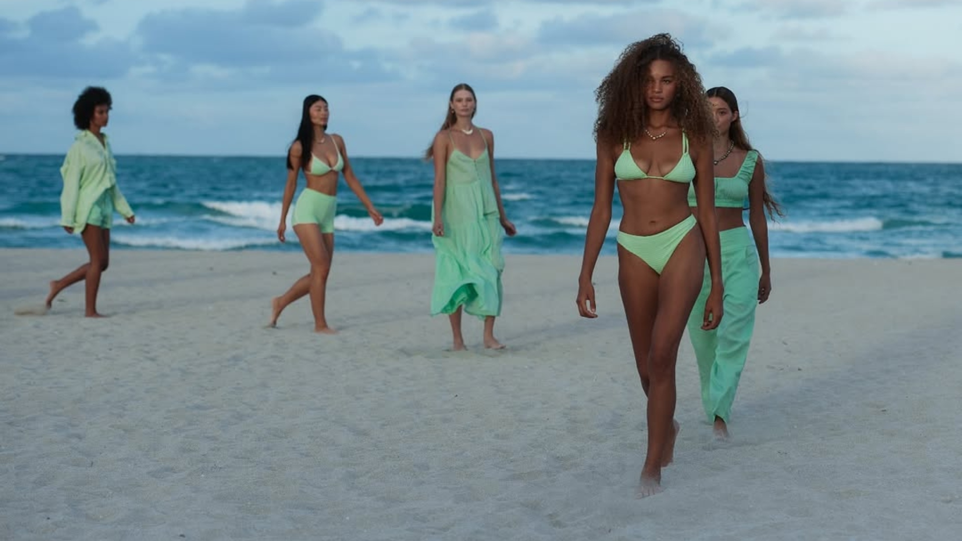 ‘Swimwear Icons Hall of Fame’ celebra nomes que moldaram a estética beachwear