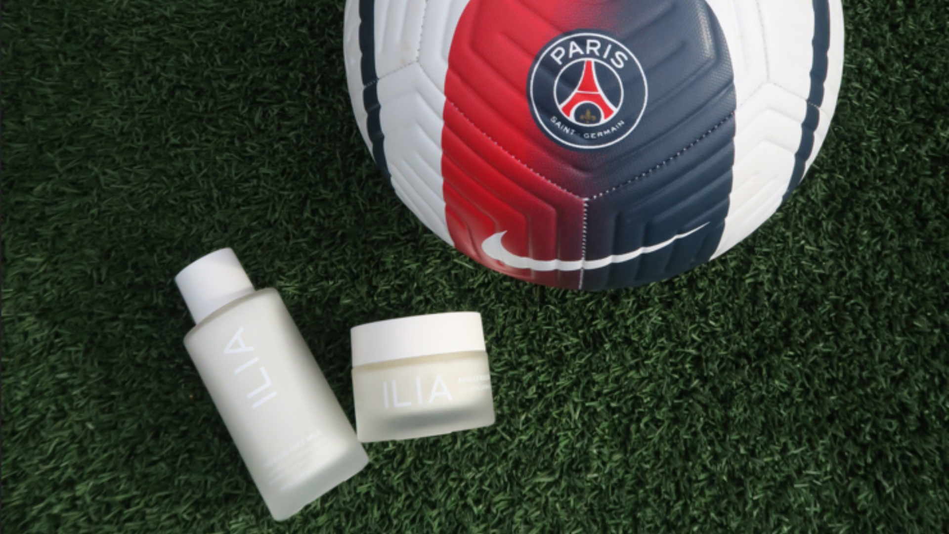 Beleza e futebol: Ilia Beauty se une ao departamento feminino do Paris Saint-Germain