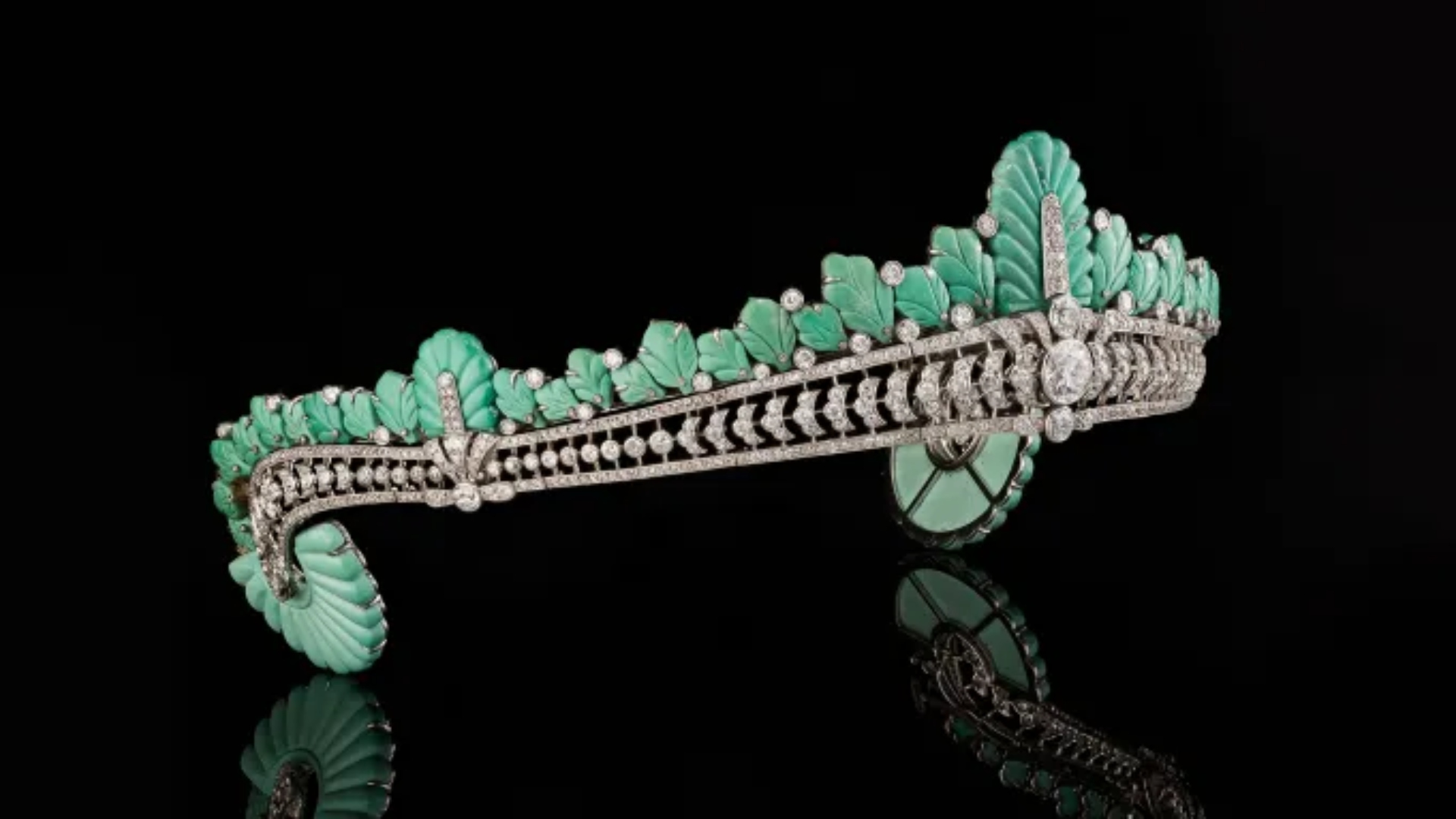 Tiara de plumas e diamantes de Nancy Astor entra no mercado pela primeira vez desde 1930