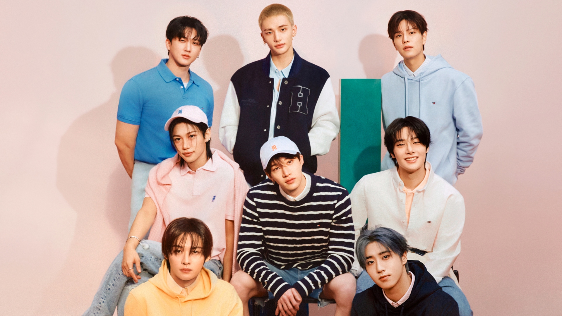 Primavera 2025: Tommy Hilfiger lança coleção e amplia collab com o grupo Stray Kids